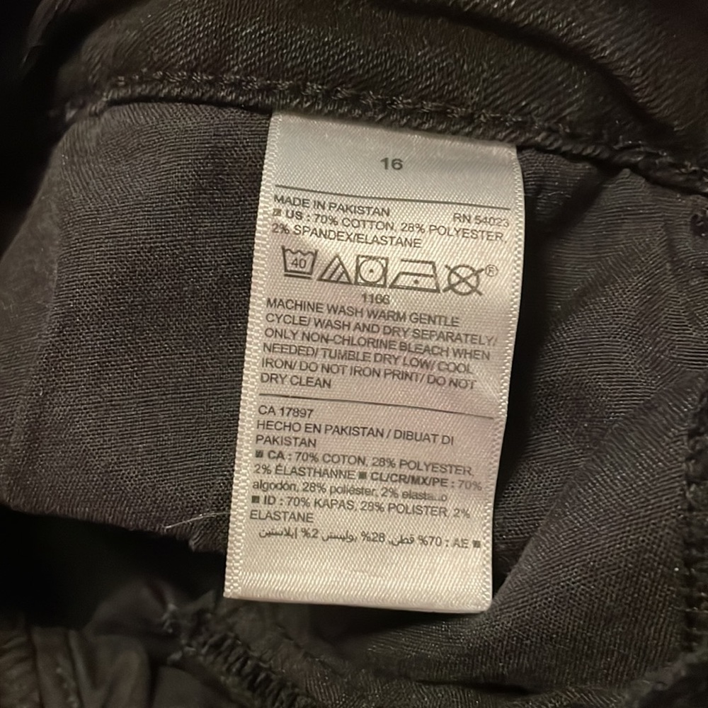 Old Navy Distressed Jeans - Picture 5 of 5
